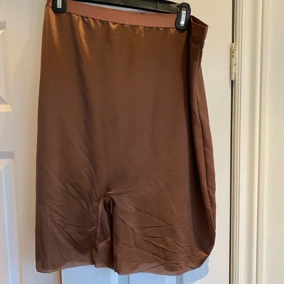SKIMS Jasoer Brown Sheer Shorts - Picture 3 of 4